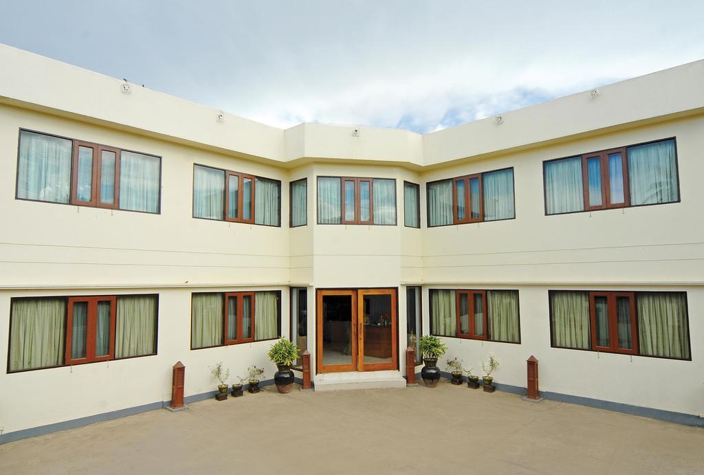 Amazing Kaytu Hotel Taungoo ภายนอก รูปภาพ